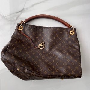 Authentic Louis Vuitton Artsy Bag